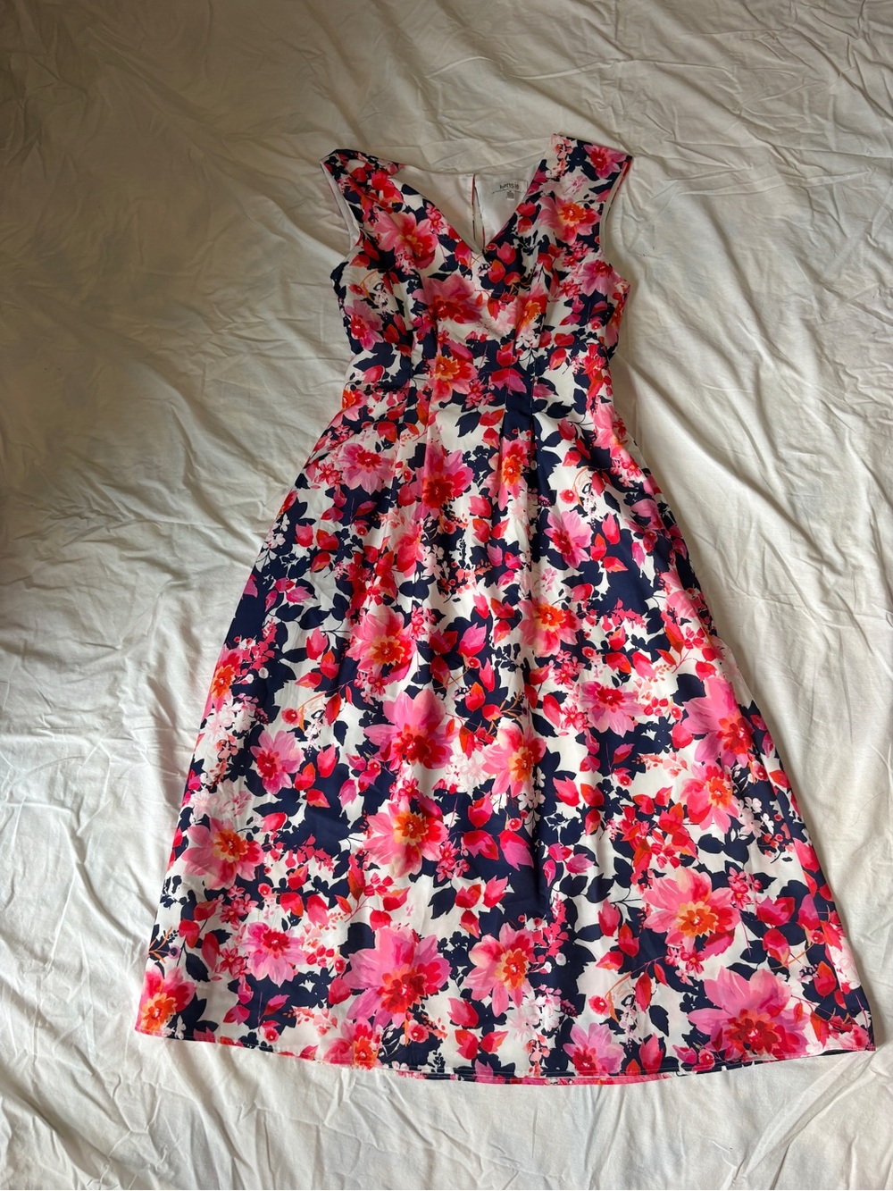 Kenzie Floral V-Neck Sleeveless A-Line midi Dress in Navy & Pink. Size 12